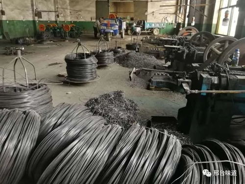 任县邢家湾工业区三家机械制造企业 粉尘铁屑遍地车间环境脏乱